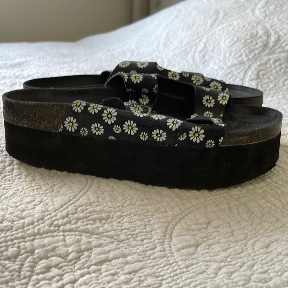 Jeffrey Campbell Aurelia Platform Daisy Sandal